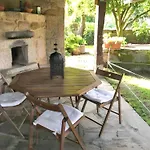בית נופש Family House With Mountain View In ווזלה