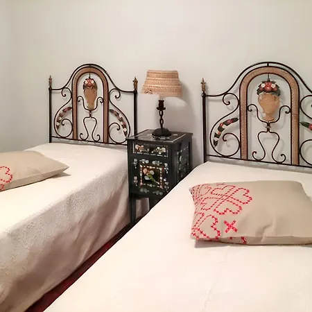 Family House With Mountain View In Vakantiehuis