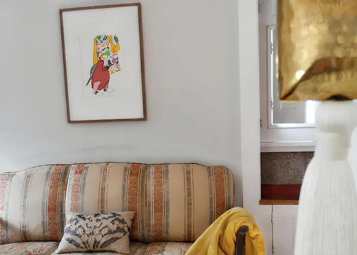 Family House With Mountain View In Hébergement de vacances *