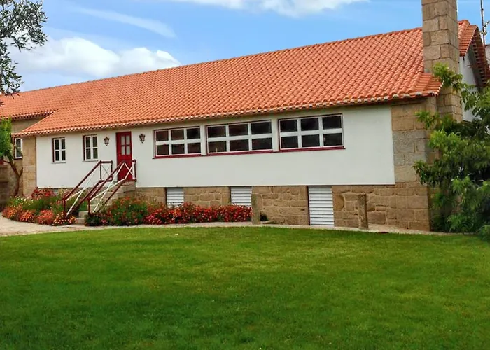 Hébergement de vacances Family House With Mountain View In *