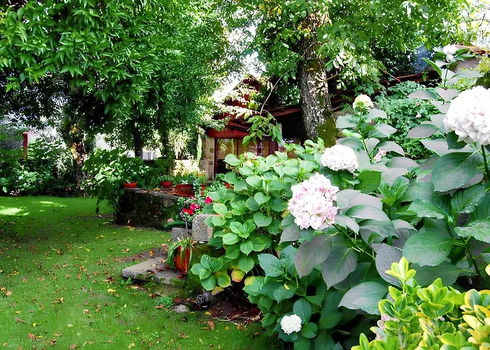 Family House With Mountain View In Hébergement de vacances